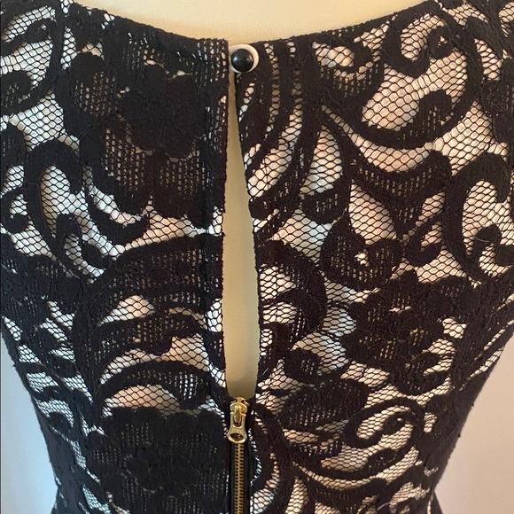 The limited New black lace size 6 with white lining - Picture 6 of 9